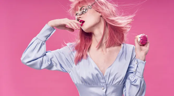 Embrace the Pink Lemon Hair Trend for a Refreshing Look